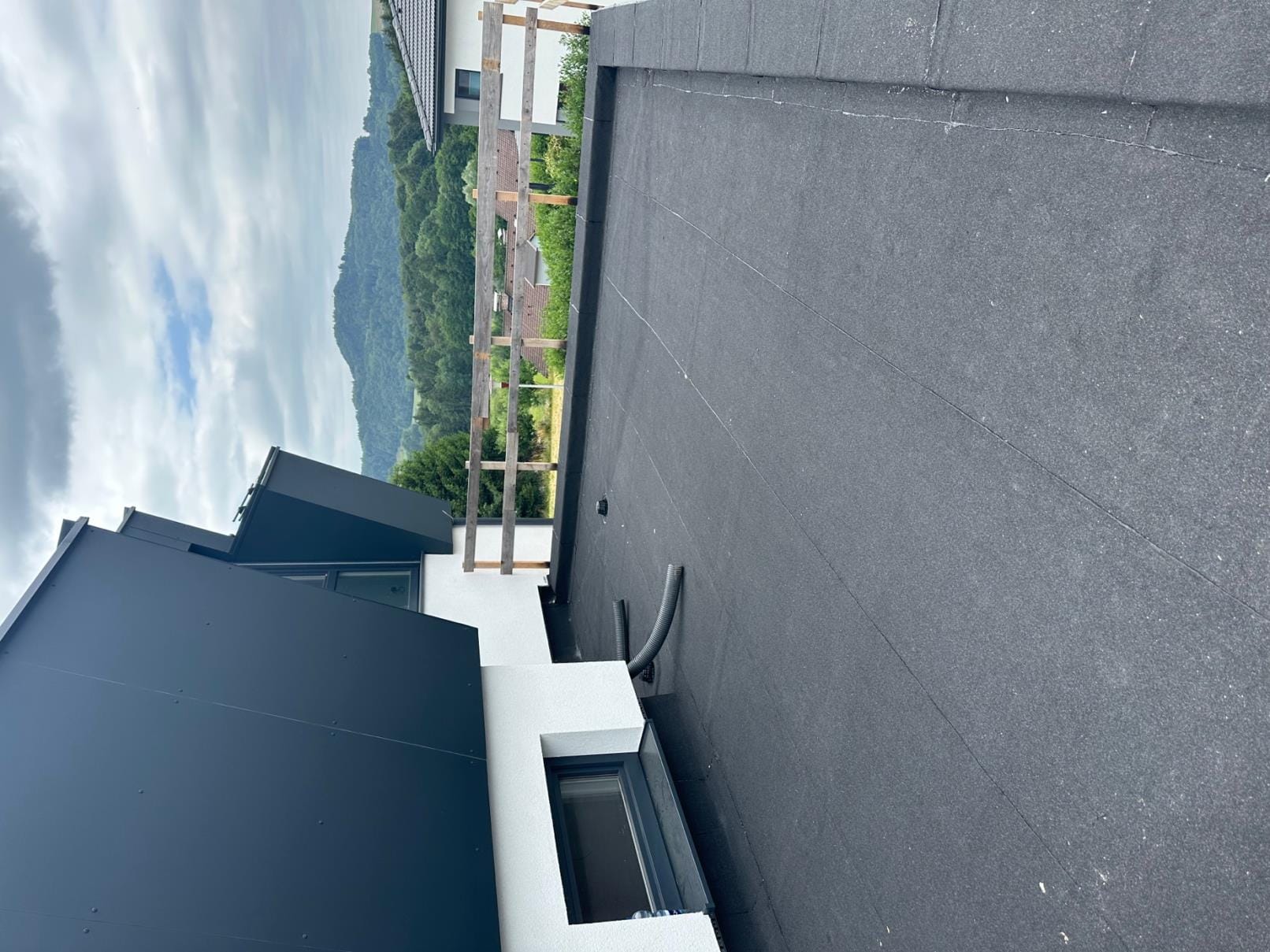 Flachdach Dachfenster Einbau Bergblick – Flachdach-Meister Salzburg